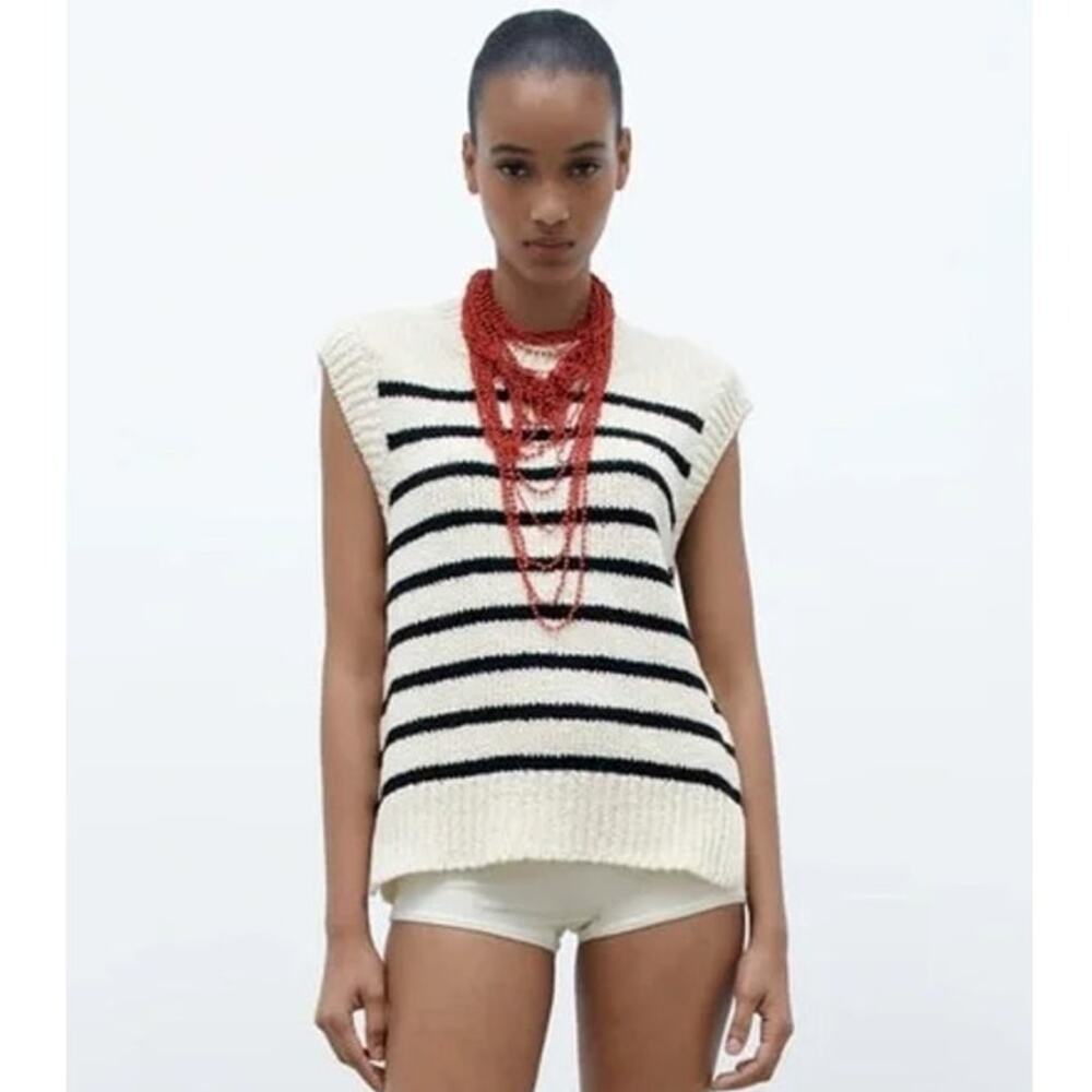 ZARA Striped Sweater Vest Crew Neck Sleeveless Chunky Knit Sweater, White/ Black